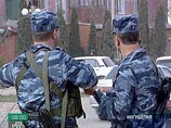 Участники акции протеста также бросали камни в милиционеров и ОМОНовцев, а те пытались разгонять митинг с применением дубинок и огнестрельного оружия Участники акции протеста также бросали камни в милиционеров и ОМОНовцев, а те пытались разгонять митинг с применением дубинок и огнестрельного оружия