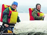 Тела двух российских спортсменов - Сергея и Ивана Черник были обнаружены спасателями 15 сентября рядом с четырехместным катамараном. Они были в спальных мешках Тела двух российских спортсменов - Сергея и Ивана Черник были обнаружены спасателями 15 сентября рядом с четырехместным катамараном. Они были в спальных мешках