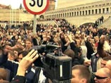 Полиция отказала в связи с тем, что "якобы там тесно и пикет будет мешать транспорту и пешеходам" Полиция отказала в связи с тем, что "якобы там тесно и пикет будет мешать транспорту и пешеходам"