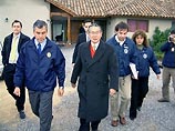 Экстрадиция Фухимори состоялась после того, как в пятницу Верховный суд Чили принял окончательное решение о том, что экс- президент Перу должен быть выдан перуанским властям