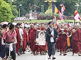 В Бирме тысячи монахов вышли на акцию протеста против диктатуры в стране