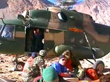 Из-за нелетной погоды в районе поисков на реке Юрункаш двум китайским военным вертолетам пришлось вернуться на аэродром города Хотан (Синьцзян-Уйгурский автономный район КНР) Из-за нелетной погоды в районе поисков на реке Юрункаш двум китайским военным вертолетам пришлось вернуться на аэродром города Хотан (Синьцзян-Уйгурский автономный район КНР)
