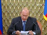 Путин отметил, что подписанный им закон вносит изменения в федеральный закон "О трудовых пенсиях" в Российской Федерации