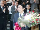 Все члены правительства во главе с премьером Синдзо Абэ утром собрались в резиденции премьера в центре Токио, где сложили с себя свои полномочия