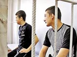 Несовершеннолетних Роберта Мавлаветдинова и Султана Мухаметзянова суд за убийство приговорил к 6 и 7 годам заключения в колонии, а "оператора" Артура Ирматова - к штрафу в 20 тысяч рублей Несовершеннолетних Роберта Мавлаветдинова и Султана Мухаметзянова суд за убийство приговорил к 6 и 7 годам заключения в колонии, а "оператора" Артура Ирматова - к штрафу в 20 тысяч рублей