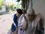 В частности, Rustavi 2 сообщила, что жители сел Эргнети и Приси вынуждены скрываться в подвалах в связи с тем, что огонь ведется прямо по жилым домам