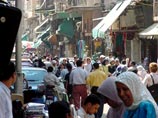 Огромный светильник, изображающий лидера террористической сети "Аль-Каида" Усаму бен Ладена, который появился на рынках к месяцу мусульманского поста Рамадан, пользуется неимоверной популярностью на рынках Египта