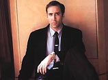 Актер Николас Кейдж обнаружил дома грабителя в своем пиджаке Актер Николас Кейдж обнаружил дома грабителя в своем пиджаке