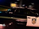 Кейдж вызвал охрану, которая в свою очередь обратилась в полицию. К тому времени как полицейские прибыли, 43-летний Кейдж уже успел выпроводить незваного гостя за дверь без применения силы Кейдж вызвал охрану, которая в свою очередь обратилась в полицию. К тому времени как полицейские прибыли, 43-летний Кейдж уже успел выпроводить незваного гостя за дверь без применения силы