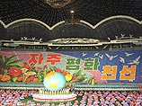 Президент Южной Кореи в одиночестве посмотрел в Пхеньяне многотысячное гимнастическое шоу, которым славится КНДР