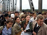 Командование польской армии обязало военнослужащих посмотреть новый фильм режиссера Анджея Вайды "Катынь", повествующей о расстреле пленных поляков в СССР