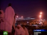 По исламскому поверью, в этот вечер ангелы спускаются с неба для совершения благих дел, а Аллах принимает решения о судьбах верующих с учетом их благочестия и выраженных в молитвах просьб По исламскому поверью, в этот вечер ангелы спускаются с неба для совершения благих дел, а Аллах принимает решения о судьбах верующих с учетом их благочестия и выраженных в молитвах просьб