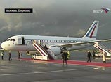 Президент Франции Николя Саркози прибыл во вторник вечером с первым рабочим визитом в качестве главы государства в Москву. Его самолет совершил посадку в аэропорту "Внуково-2"