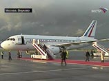 Президент Франции Николя Саркози прибыл во вторник вечером с первым рабочим визитом в качестве главы государства в Москву. Его самолет совершил посадку в аэропорту "Внуково-2" Президент Франции Николя Саркози прибыл во вторник вечером с первым рабочим визитом в качестве главы государства в Москву. Его самолет совершил посадку в аэропорту "Внуково-2"
