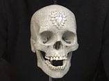 В Эрмитаже покажут произведение скандального художника Дэмиена Херста - бриллиантовый череп 