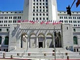 Городские власти Лос-Анджелеса согласились приостановить действие закона, по которому полиция арестовывает бездомных, спящих на тротуарах