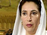 Переизбирающийся президент Пакистана призвал повременить с возвращением в страну премьера в изгнании Беназир Бхутто