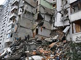Из-под завалов полуразрушенного дома в Днепропетровске извлекают погибших