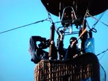 "Крестный полет": священник окропил Новокузнецк святой водой с высоты птичьего полета "Крестный полет": священник окропил Новокузнецк святой водой с высоты птичьего полета