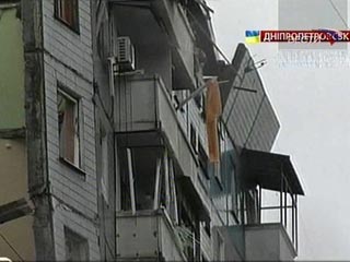 Прокуратура Днепропетровской области проводит следственные действия с тремя подозреваемыми в служебной халатности, которая привела к взрыву газа в доме в Днепропетровске