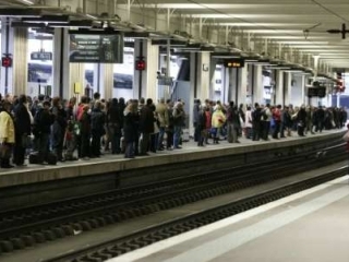 "Черный четверг" начался во Франции. В стране проводится крупнейшая забастовка на транспорте и в целом ряде других областей