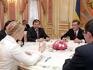 Ющенко остудил Тимошенко: переход на контрактную армию будет постепенным