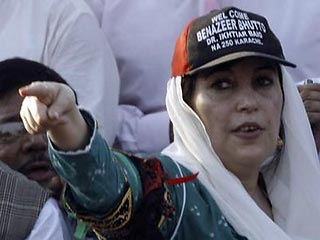 Бывшая глава правительства Пакистана Беназир Бхутто возложила ответственность за теракты, жертвами которых стали не менее 140 человек, на сторонников генерала Зии уль-Хака