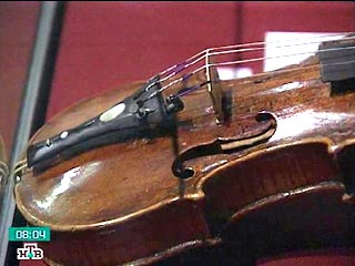 В Челябинске обнаружена скрипка Страдивари из оркестра Людовика XVI. Неизвестный хозяин реликвии решился продать ее и предложением заинтересовались в Christie's и Sotbis.     