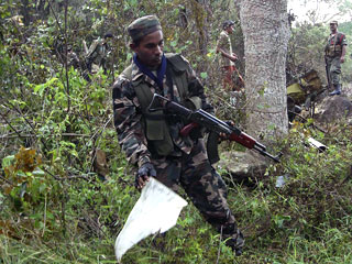 Сепаратисты движения "Тигры освобождения Тамил Илама" (LTTE) утром в понедельник совершили вооруженное нападение на базу ВВС на севере Шри-Ланки