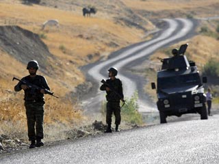 Корреспондент телекомпании свидетельствует, что турецкие солдаты с воскресенья патрулируют дорогу у окрестных деревень