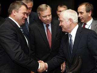 Министр обороны РФ Анатолий Сердюков заявил, что Москва и Североатлантический альянс пока не выработали общую позицию по вопросам размещения элементов американской ПРО в Восточной Европе и по ДОВСЕ