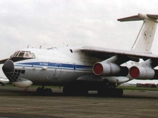 Специалисты утверждают, что российский потивопожарный самолет Ил-76 заведомо превосходит канадскую машину "Мартин-Марс" по всем параметрам