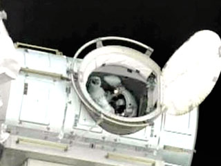 Американские астронавты Скотт Паразински и Даниел Тани покинули Международную космическую станцию, начав второй выход космонавтов NASA в открытый космос