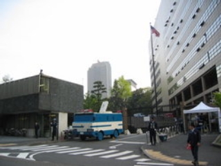 США уже десять лет не вносят арендную плату за участок земли в 13 тыс. кв. м, на котором располагается их посольство в Токио