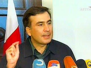Президент Грузии Михаил Саакашвили в понедельник на встрече с членами грузинской сборной по дзюдо, заявил, что будет брать у них уроки дзюдо и получил от них в подарок кимоно