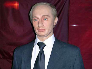 В Магнитогорске раздели Путина: воры унесли галстук с его восковой фигуры