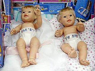 Фабрика игрушек Superjuguete, расположенная в Испании в муниципалитете Иби рядом с городом Аликанте, выпустила на рынок куклу с внешними признаками синдрома Дауна