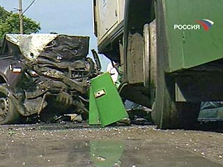 Крупное дорожно-транспортное происшествие произошло в среду в Свердловской области. На автодороге "Серов - Екатеринбург" столкнулись три легковых автомобиля и автобус "Икарус"