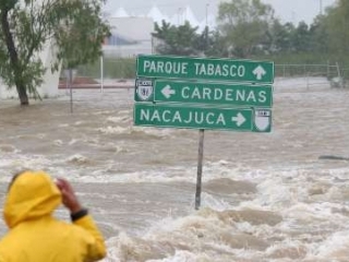 До 400 тысяч человек возросло количество пострадавших в результате наводнений в юго-восточном мексиканском штате Табаско