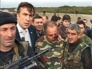 Президент Грузии Михаил Саакашвили молниеносно использовал этот инцидент - он отменил все запланированные встречи и вместе со спецназом на вертолетах прибыл к селу Ганмухури Зугдидского района