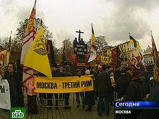 Организаторы предстоящего 4 ноября "Русского марша" заявляют о том, что, несмотря на полученное от властей разрешение на акцию, милиция пытается предотвратить шествие всеми способами