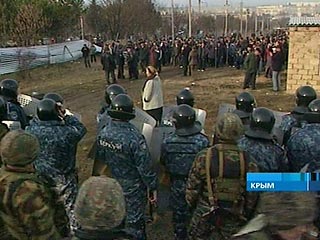 В Симферополе произошли массовые столкновения представителей и рабочих фирмы "ОЛВИ-Крым" с крымскими татарами