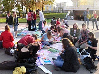 Активисты молодежного движения "Наши" из разных регионов России намерены 4 ноября, в День национального единства, провести в центре Москвы акцию, символизирующую дружбу между народами