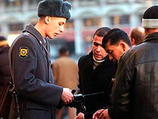 Рядовые сотрудники милиции смогут изучить памятку в начале декабря, как раз во время выборов в Госдуму