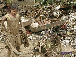 Тропический шторм "Ноэль", который в четверг перерос в ураган, унес не менее 115 жизней после того, как пронесся над странами Карибского бассейна, вызвал масштабные наводнения и оползни