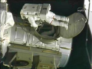 Астронавты NASA вышли в открытый космос чинить солнечные батареи МКС