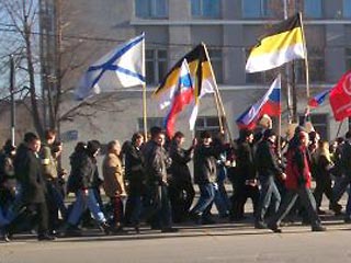 В Новосибирске националисты вышли на несанкционированный русский марш