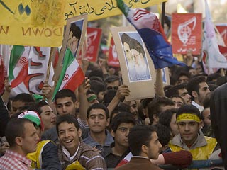 В Иране массово празднуют годовщину захвата студентами посольства США в Тегеране