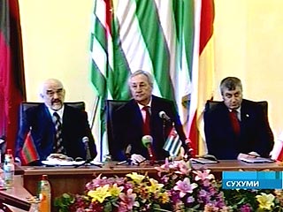 В Сухуми началась встреча лидеров непризнанных республик - Абхазии, Южной Осетии и Приднестровья