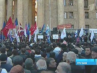Митинг оппозиции в Тбилиси собрал в воскресенье 10 тысяч человек